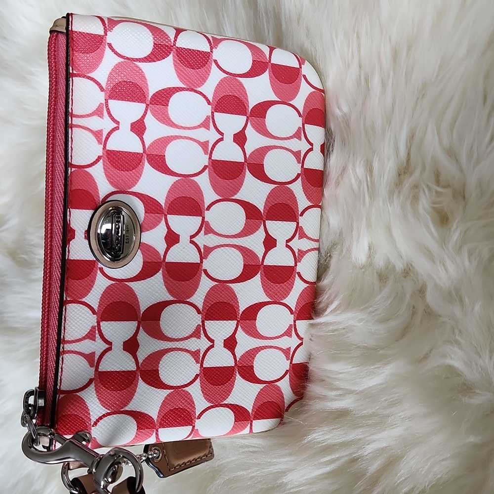 Cute Coach Red Signature Chalk Leather Top Zip Wristlet Wallet ♥️🤍 - Picture 11 of 13